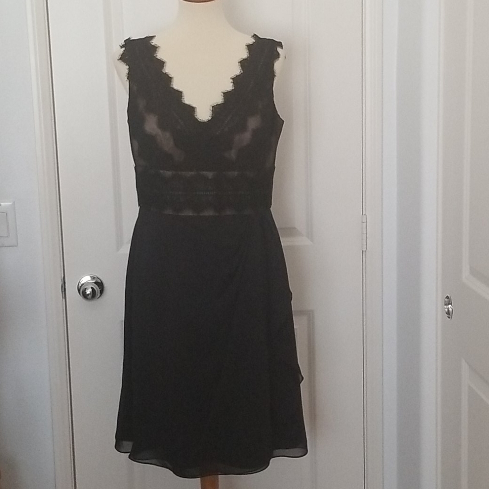 JSCollections:long black dress,lace,button in back